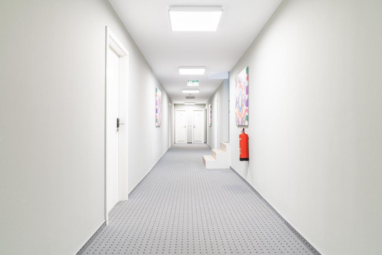 Hostel Messe Laatzen Bagian luar foto